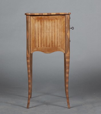 Lot 740 - Louis XV Style Table en Chiffonnier