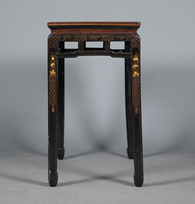 Lot 325 - Chinoiserie Gilt Decorated and Lacquered Table