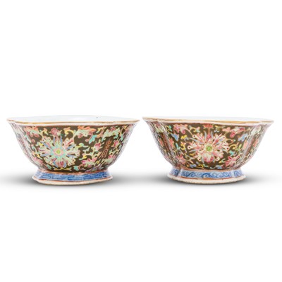 Lot 272 - A Pair of Chinese Enameled Porcelain Bowls