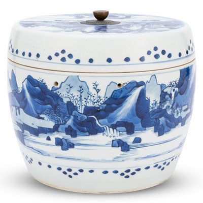 Lot 659 - A Chinese Blue and White Porcelain Box and Cover