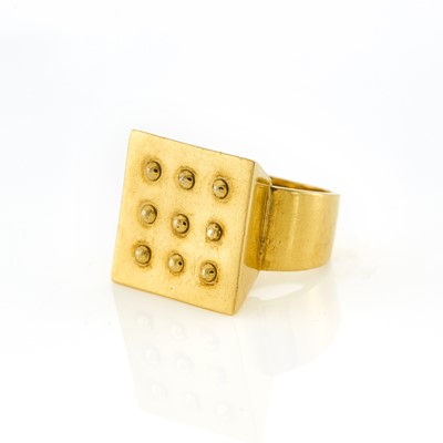 Lot 1040 - Gold Abstract Ring