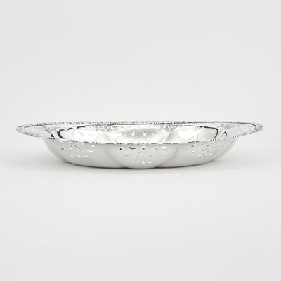 Lot 159 - Tiffany & Co. Sterling Silver "Wave Edge" Pattern Oval Bowl