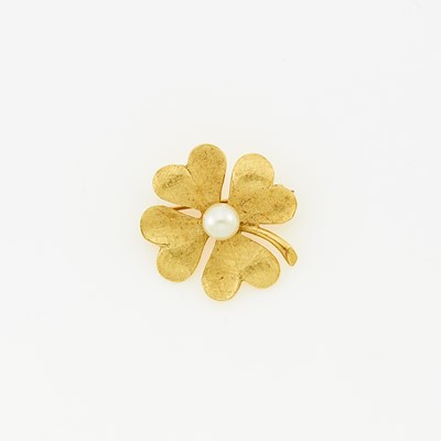 Lot 1167 - Gold and Cultured Pearl Clover Pin