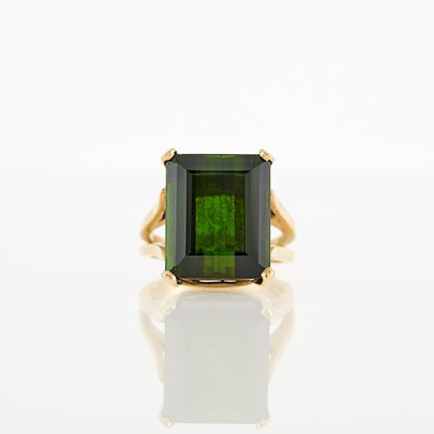 Lot 1164 - Gold and Green Tourmaline Ring