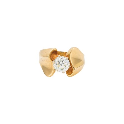 Lot 150 - Gold and Diamond Ring