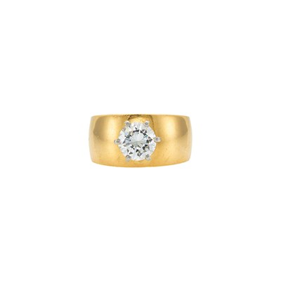 Lot 115 - Wide Gold and Diamond Ring