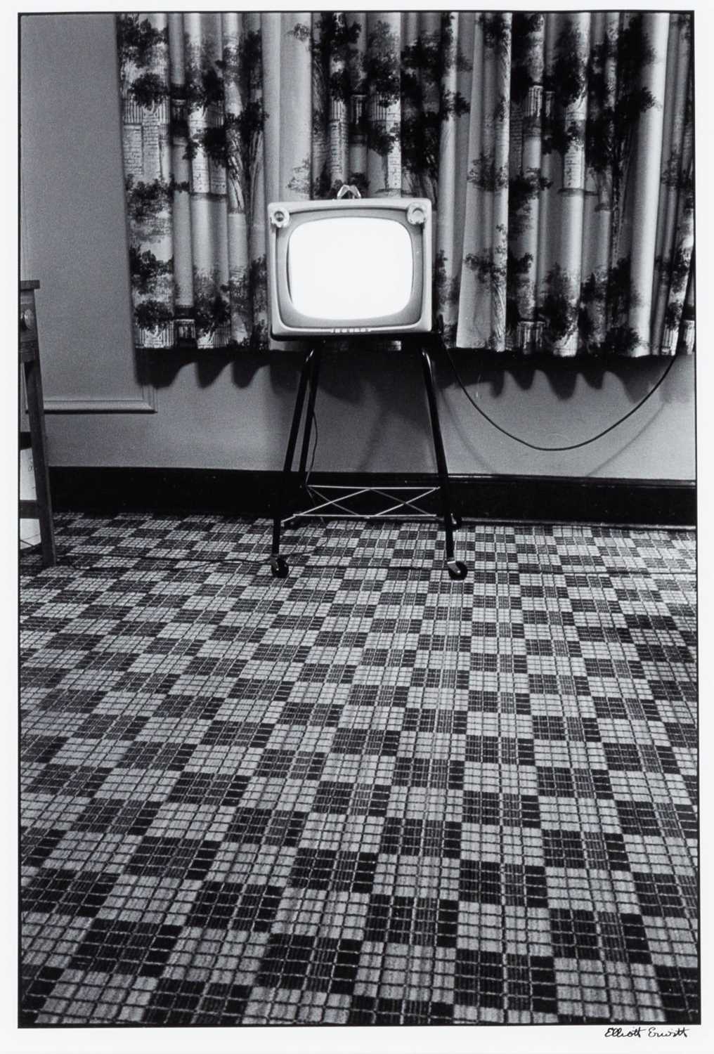 Lot 655 - Elliott Erwitt: [Motel Room], Texas, 1962