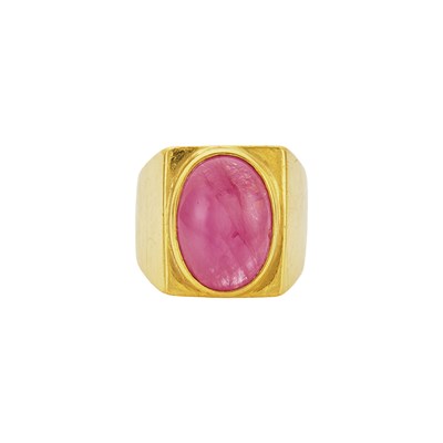 Lot 1265 - Gold, Cabochon Pink Sapphire Ring