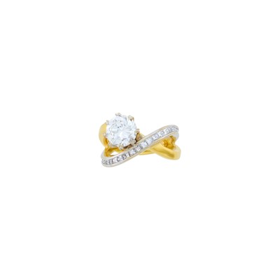 Lot 52 - Two-Color Gold and Diamond Ring