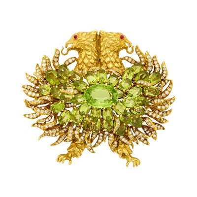 Lot 121 - Julius Cohen Gold, Peridot and Diamond Double Griffin Pendant-Brooch