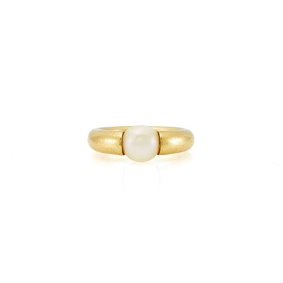 Lot 2010 - Cartier Gold and Cultured Pearl Ring