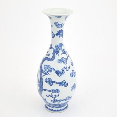 Lot 115 - A Chinese Blue and White Porcelain 'Dragon' Vase