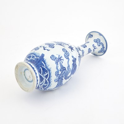 Lot 115 - A Chinese Blue and White Porcelain 'Dragon' Vase