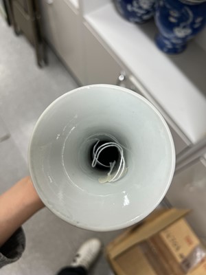 Lot 115 - A Chinese Blue and White Porcelain 'Dragon' Vase