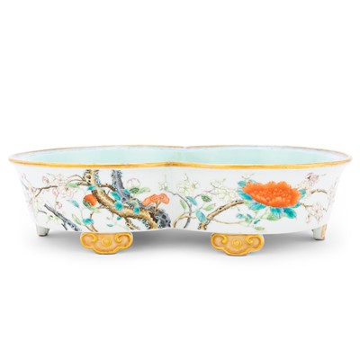 Lot 715 - A Chinese Famille Rose Porcelain Jardiniere