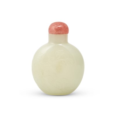 Lot 401 - A Chinese White Jade Snuff Bottle