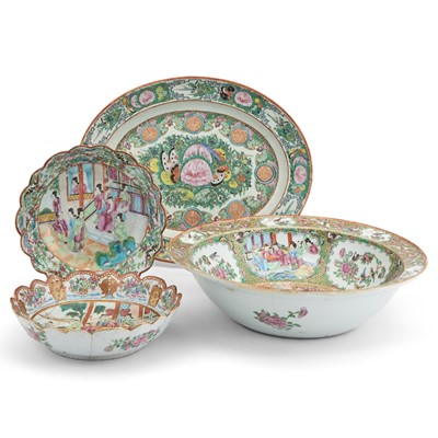 Lot 110 - Set of Four Chinese Export Porcelain Bowls