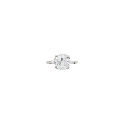 Lot 188 - White Gold and Diamond Ring