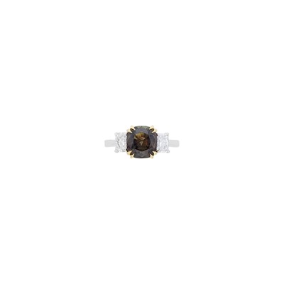 Lot 1133 - Two-Color Gold, Alexandrite and Diamond Ring