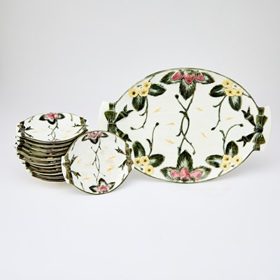 Lot 184 - Wedgwood Majolica Strawberry Serving Set