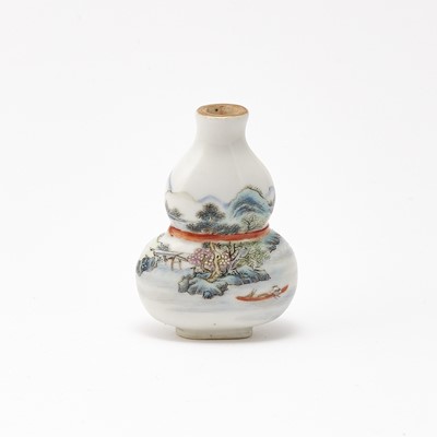 Lot 11 - A Chinese Enameled Porcelain Snuff Bottle
