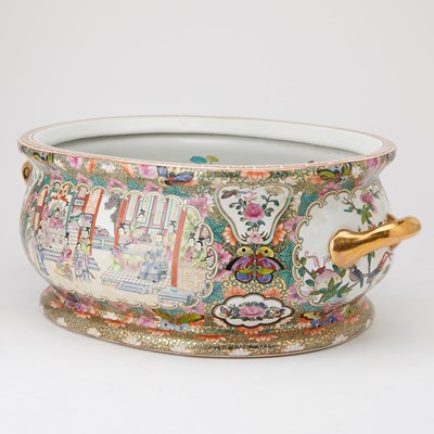 Lot 122 - Chinese Rose Medallion Porcelain Foot Bath