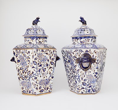 Lot 166 - Pair of English Blue and White Hexagonal Porcelain Covered Potpourri Jars