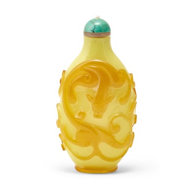 Lot 12 - A Chinese Yellow Glass Overlay Snuff Bottle