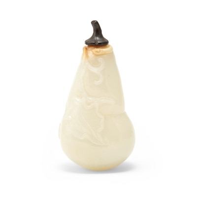 Lot 2 - A Chinese White Jade Double-gourd Snuff Bottle