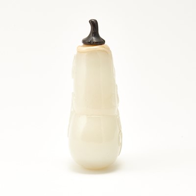 Lot 2 - A Chinese White Jade Double-gourd Snuff Bottle
