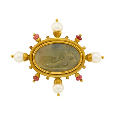 Lot 1093 - Elizabeth Locke Gold, Venetian Green Glass Intaglio, Cultured Pearl and Red Spinel Bead 'Smoke Cornucopia' Clip-Brooch
