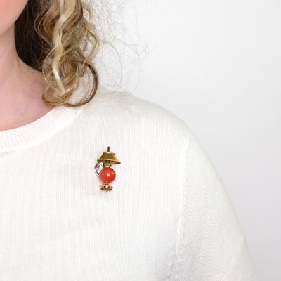 Lot 1109 - Mellerio Paris Gold and Coral Bead Lamp Clip-Brooch