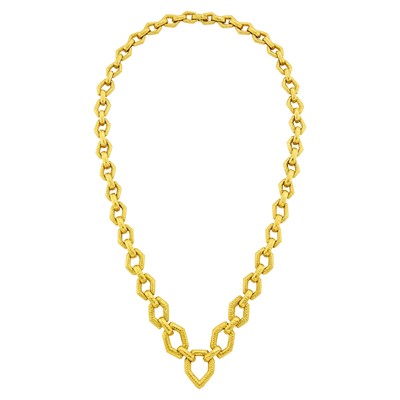 Lot 101 - David Webb Long Hammered Gold Link Necklace
