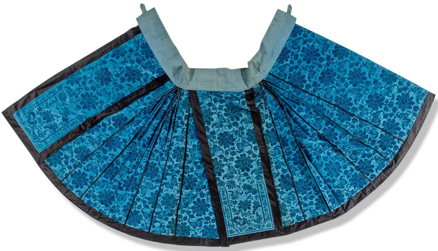 Lot 113 - A Chinese Cut Silk Velvet Skirt
