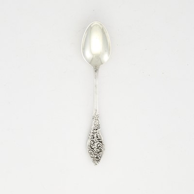 Lot 191 - Reed and Barton Sterling Silver "Florentine Lace" Pattern Flatware Service