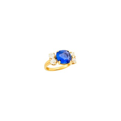Lot 115 - Gold, Sapphire and Diamond Ring