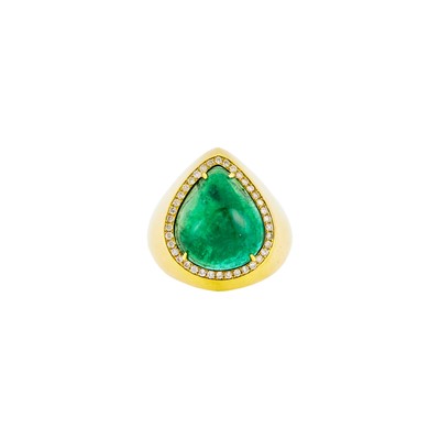 Lot 2015 - Gold, Cabochon Emerald and Diamond Ring