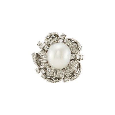 Lot 2224 - Platinum, Freshwater Pearl and Diamond Ring