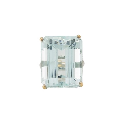 Lot 2221 - White Gold and Aquamarine Ring