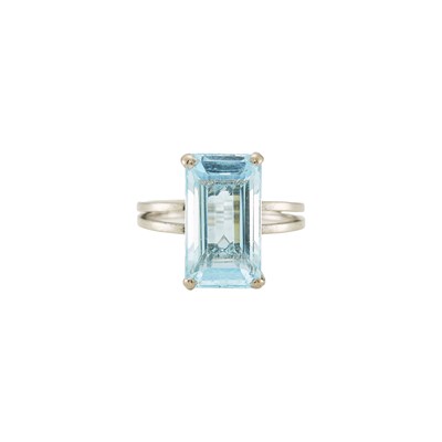 Lot 2246 - White Gold and Aquamarine Ring