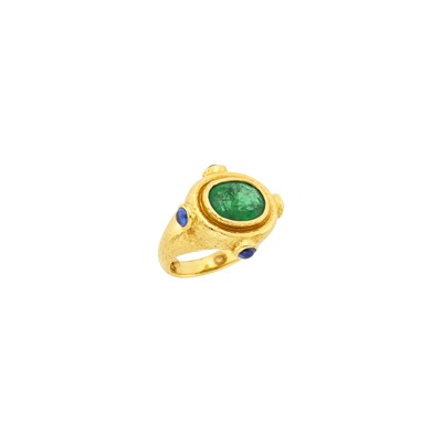 Lot 1091 - Hammered Gold, Emerald and Cabochon Sapphire Ring