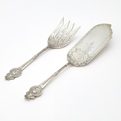 Lot 229 - Gorham Sterling Silver "Medallion" Pattern Fish Serving Set