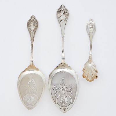 Lot 258 - Three American Silver "Medallion" Pattern Serving Pieces