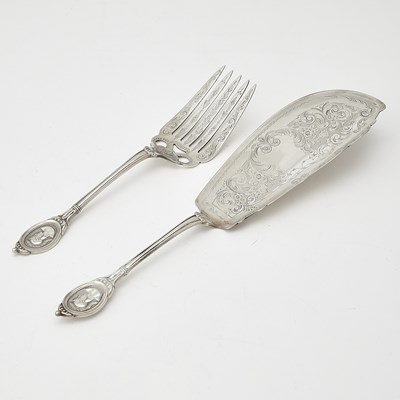 Lot 256 - Farrington and Hunnewell Silver "Medallion" Pattern Fish Serving Set