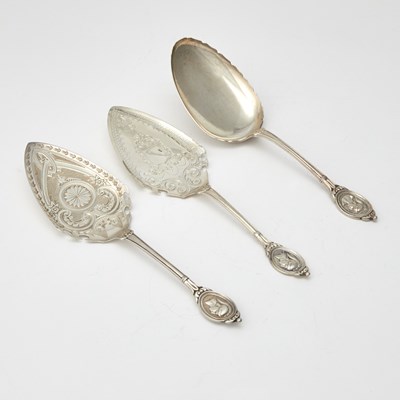 Lot 242 - Three American Sterling Silver "Medallion" Pattern Dessert Servers