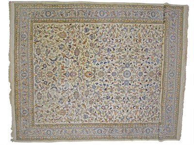 Lot 342 - Indo Sultanabad Carpet