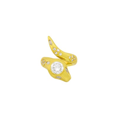 Lot 46 - Gold and Diamond Serpent Ring