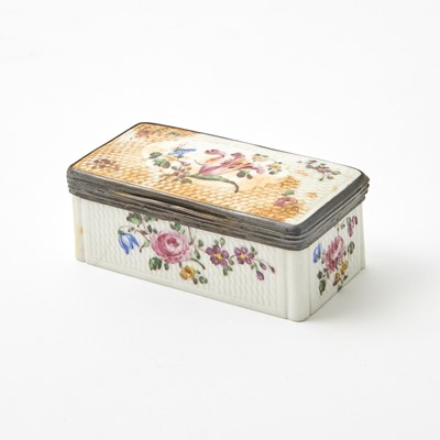 Lot 190 - French Porcelain Snuff Box
