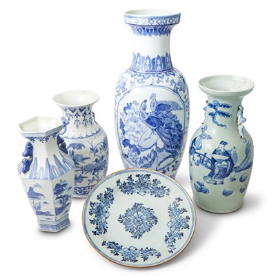 Lot 102 - Group of Chinese and Japanese Blue and White Porcelain