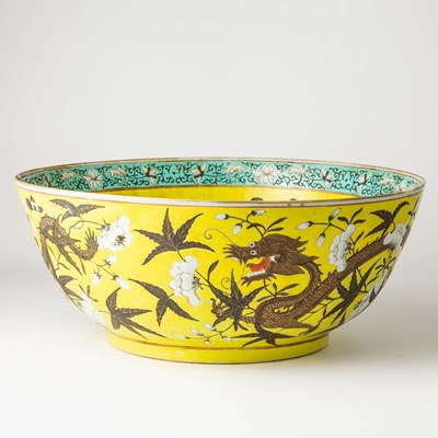 Lot 305 - A Chinese Dayazhai Style Porcelain Bowl